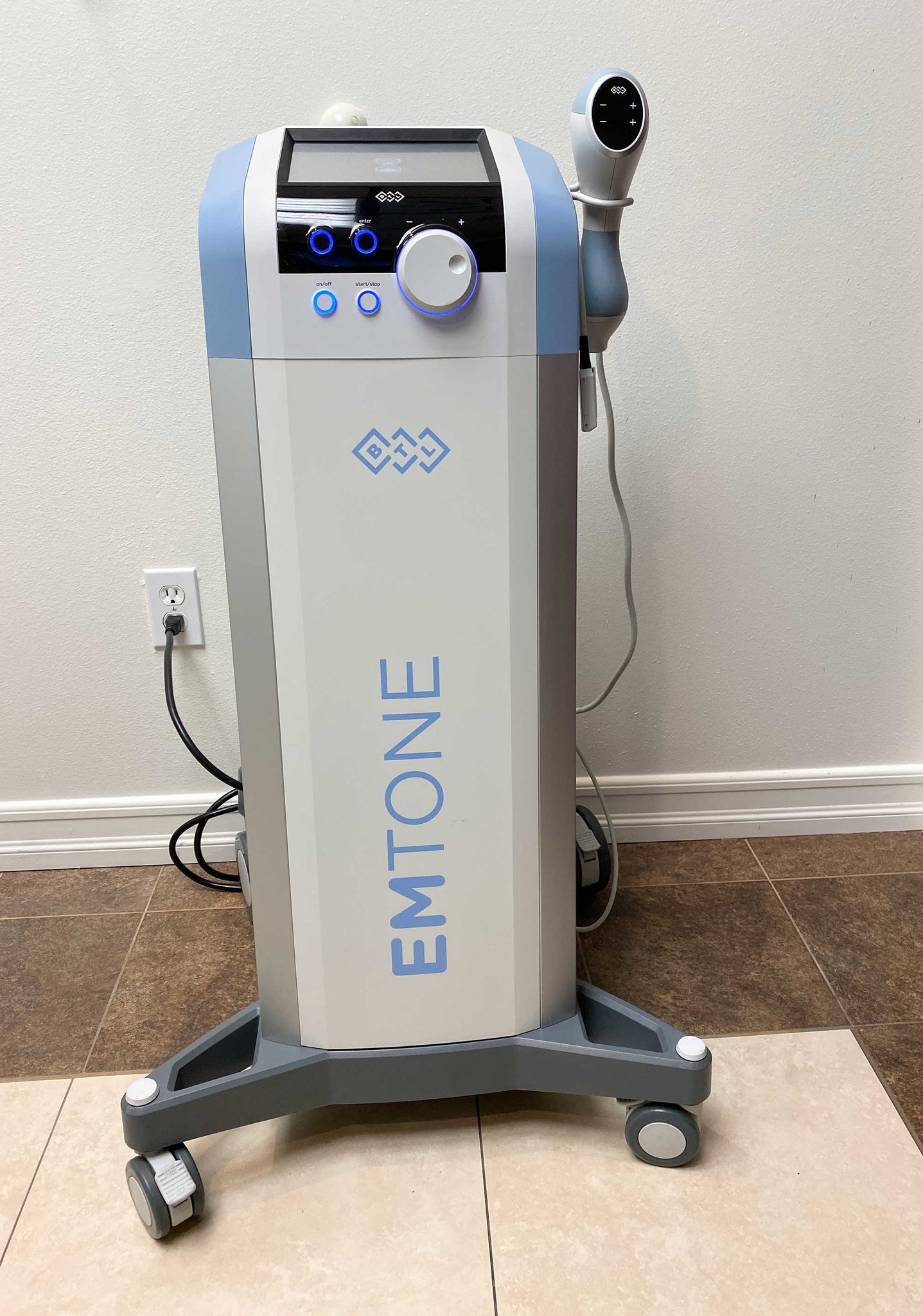 BTL-EMTONE-RF-Cellulite-Reduction-Treatment-Skin-Tightening-System_11_2048x2048